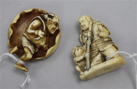 Two Japanese ivory netsuke, 19th century, 4cm